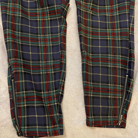 NWT TORRID plaid skinny leg with zipper detail. Size 20. - Picture 2 of 6